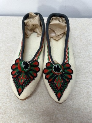 VTG  Shoe embroidery Ivory Red Green Eastern European boiled wool slippers 39