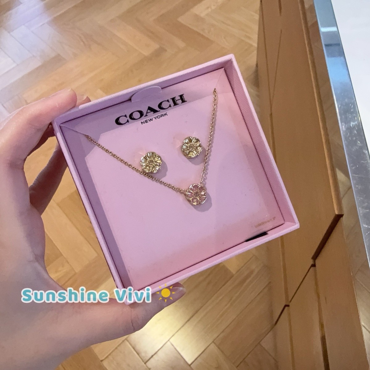 NWT Coach Enamel Tea Rose Earrings & Necklace Set Gold/Pink  display picture 1