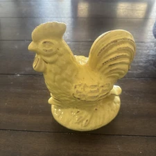 Vtg Distressed Ceramic Yellow Rustic Rooster