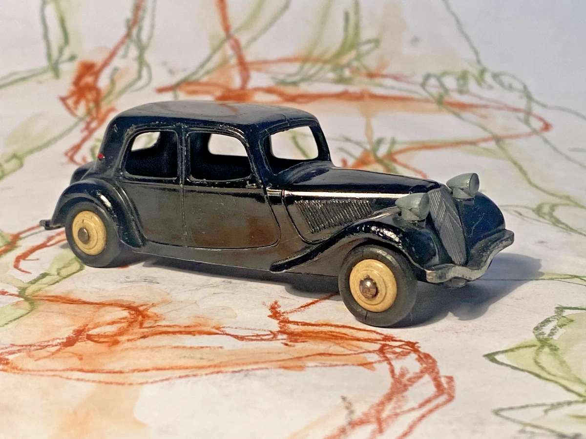 Citroen Traction 11B de 1952 bleu nuit - SNC