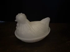 MILK GLASS HEN ON A NEST COVERED DISH BY HAZEL ATLAS EXCELLENT CONDITION BEAUTY