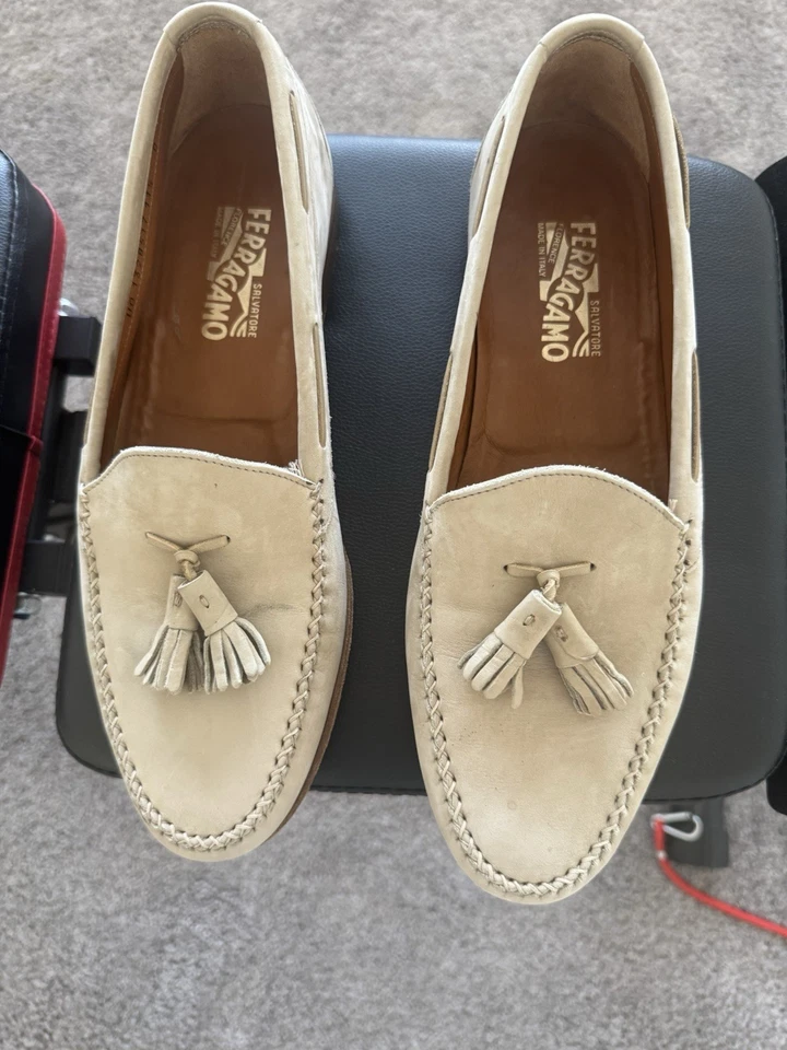 Zapatos Mocasines Ferragamo Hombre Beige Gamuza Borla Talla 11 1/2 Foto 2 de 4