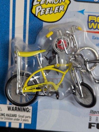 1:18 Schwinn Stingray Lemon Peeler chopper bicycle keychain MOC working features - Picture 2 of 5