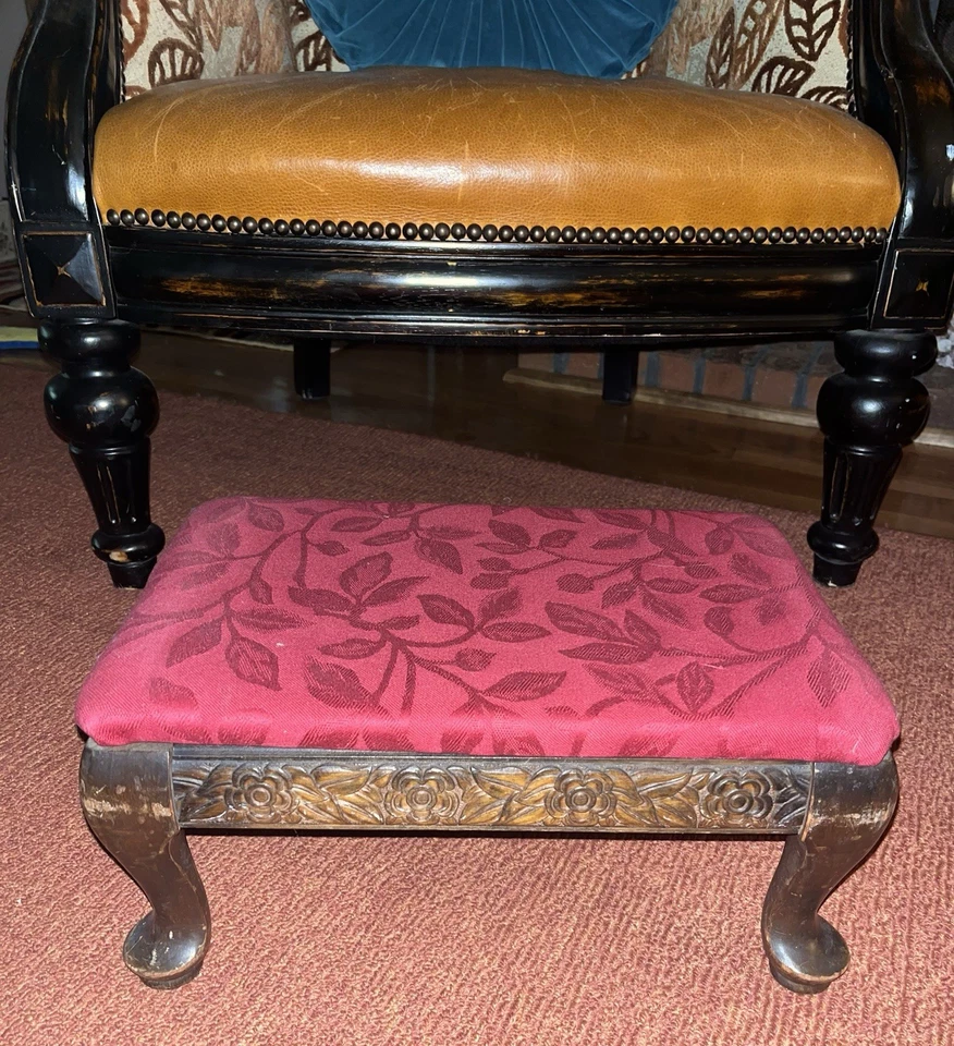 Reposapiés vintage rojo estilo reina Ana antiguo cubierto de tela ¡Hermoso! Foto 2 de 4