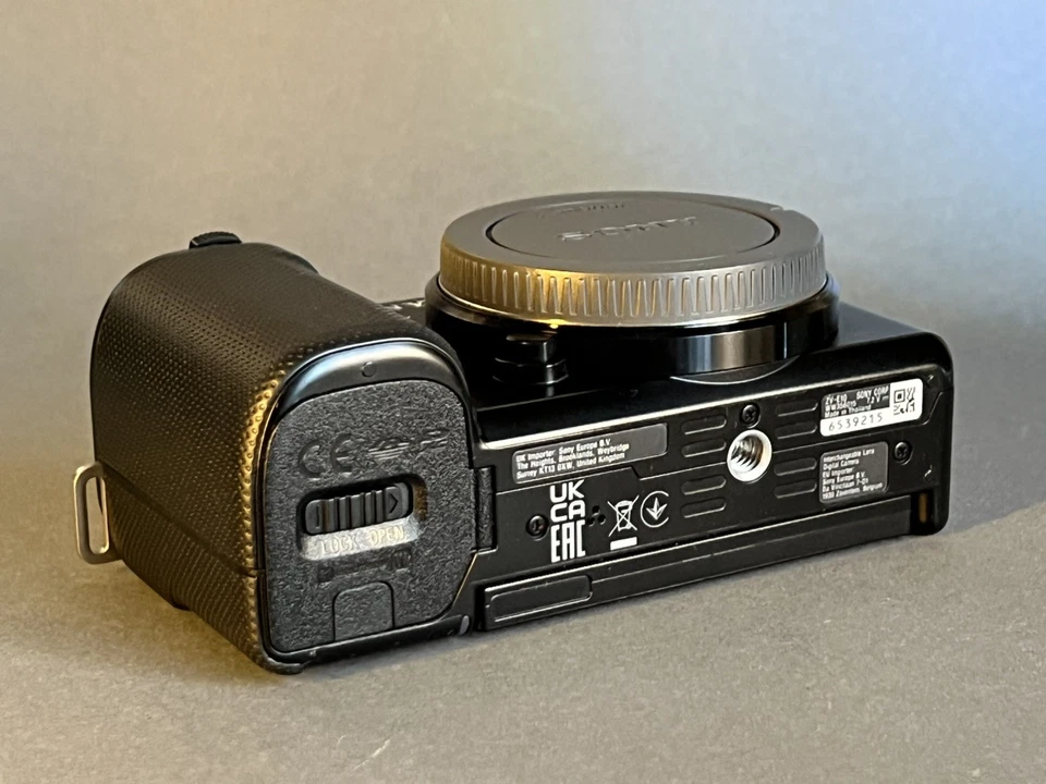 Sony Alpha ZV-E10 ⭐️Nur 2400 Klicks ⭐️NEUWERTIG  - Bild 3 von 4