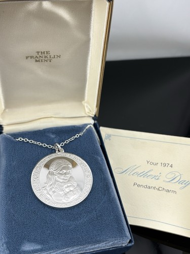 VINTAGE 1974 Franklin Mint Sterling Silver Mother Baby Art Round Necklace Box+