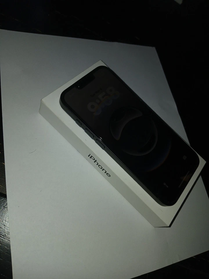 Apple iPhone 16e - 128 GB - Black (Boost Mobile) - Image 2 of 3