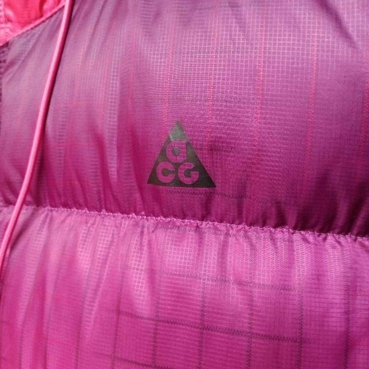 Nike ACG Womens 800 Fill Down Hooded Puffer Jacket Ombre Nike ACG Womens 800 Fill Down Hooded Puffer Jacket Ombre