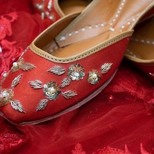 Handcrafted traditional Khussas/Juttis/wedding Flat Shows