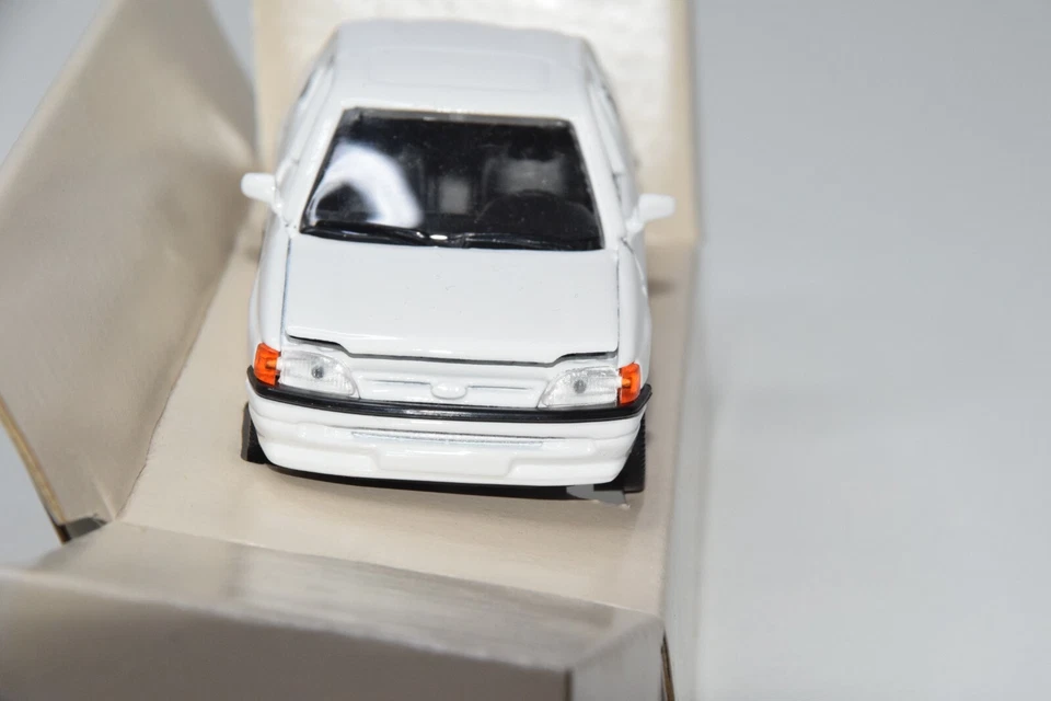 B23 1:43 SCHABAK 1090 FORD ESCORT 5 PORTE BIANCO COME NUOVO - Immagine 4 di 4