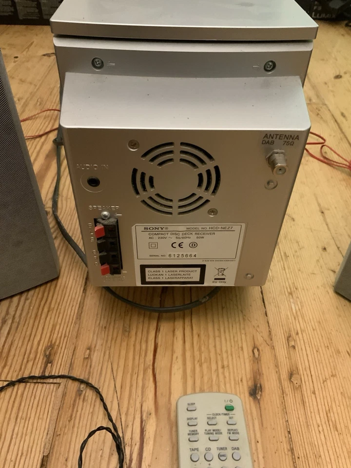 Sony CMT-NEZ7 DAB Micro Hi-Fi DAB/CD/Cassette System with Speakers and Remote - Image 4 of 4