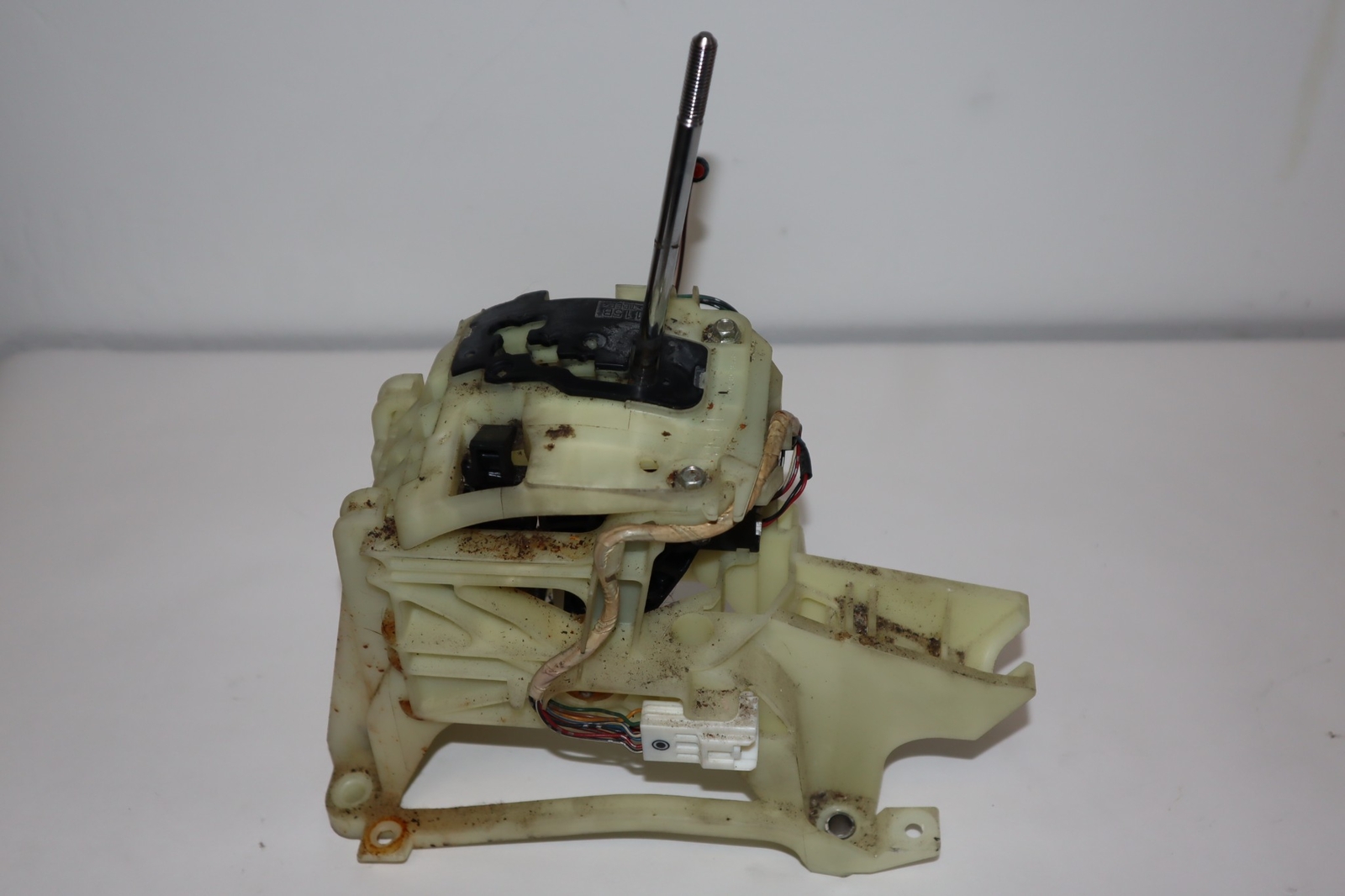 2011 MAZDA3 SEDAN A/T GEAR SHIFTER SELECTOR BBM34610X eBay