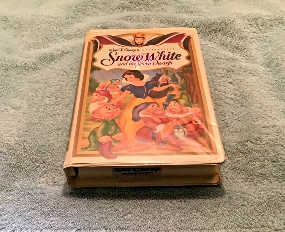 Disney's Masterpiece Snow White And The Seven Dwarfs VHS Movie 1994 - Image 2 of 4