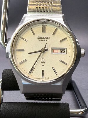 Vintage Seiko Quartz 0843-8040 White Dial 36mm Day/Date