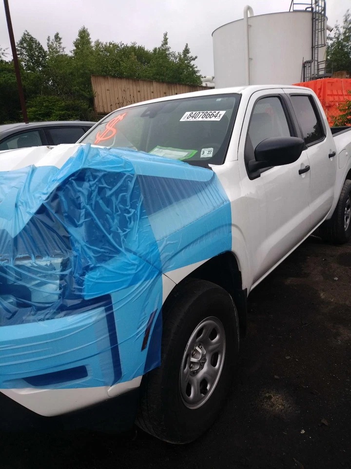Conjunto de puerta trasera derecha usada lateral trasera se adapta a: Nissan Frontier 2022 doble cabina trasera Foto 2 de 4