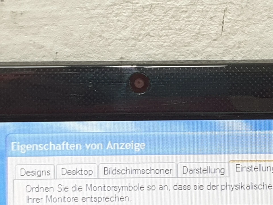 Samsung NP300E Windows XP Laptop i3-2328M 2.20GHz 500GB 4GB 15.6" DVD HDMI VGA - Image 3 of 4