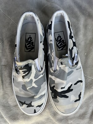 【VANS】 スリッポン Classic Slip On Camo Shoe Customs Classic Slip-On Shoe in Jungle Camo Green | Vans