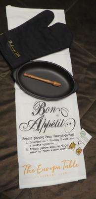 NWT The EUROPA TABLEBon Appetit Baking Set-Dish Table Cloth Oven Mitt Great Gift