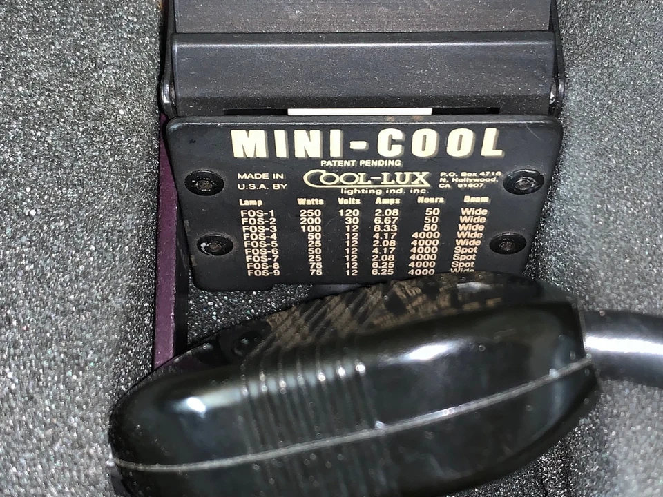 Cool-Lux Mini-Cool Professional Photography Lighting Set in Lockable Case - Image 4 of 4