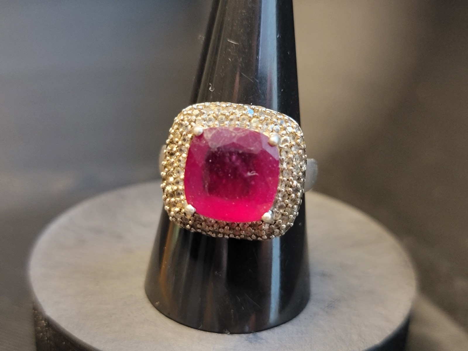 Luxurious Sterling Silver Ring with Vibrant Large… - image 4