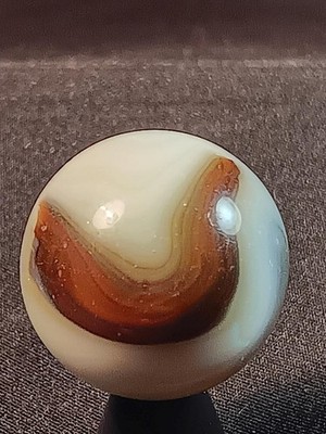 11/16'' Vitro Brown Sugar Walnut ''V'' Patch Shooter Near Mint Serious Marble A559