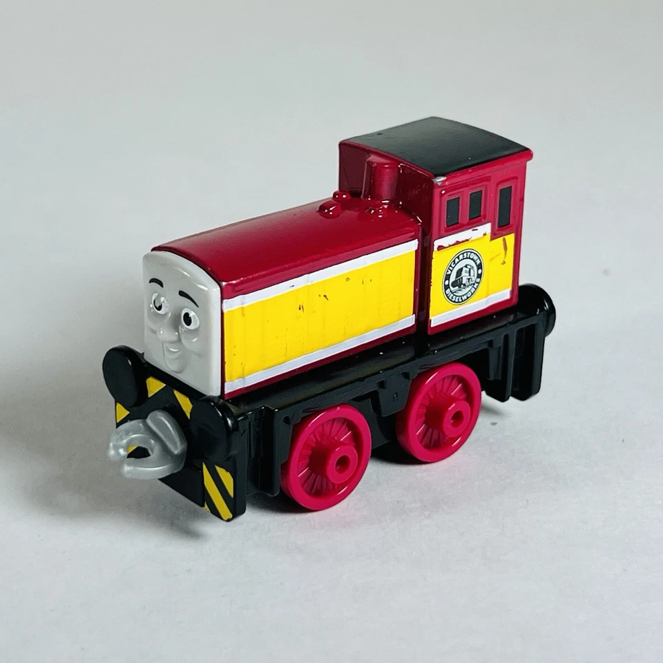 Motor de tanque de dardos Thomas el tren ganchos de plástico fundido a presión amigos aventuras Foto 2 de 4