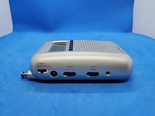 Eton FR100 Blackout Buddy Radio & Light for Backup Weather Emergency Outage - Picture 5 of 10