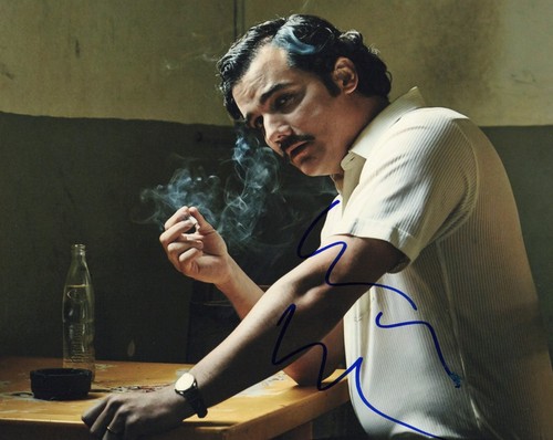 WAGNER MOURA SIGNED NARCOS PHOTO (2)