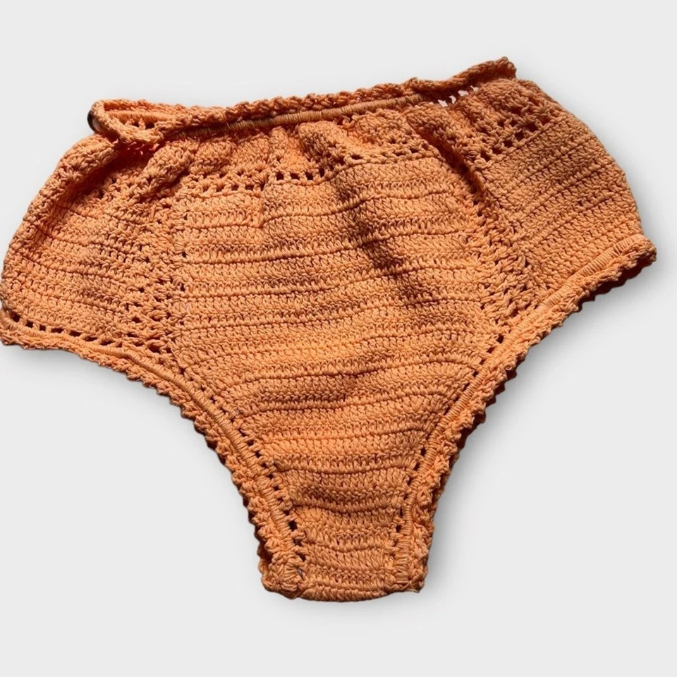 SHE MADE ME | Parte inferior de bikini de ganchillo mediana nueva sin etiquetas Foto 4 de 4