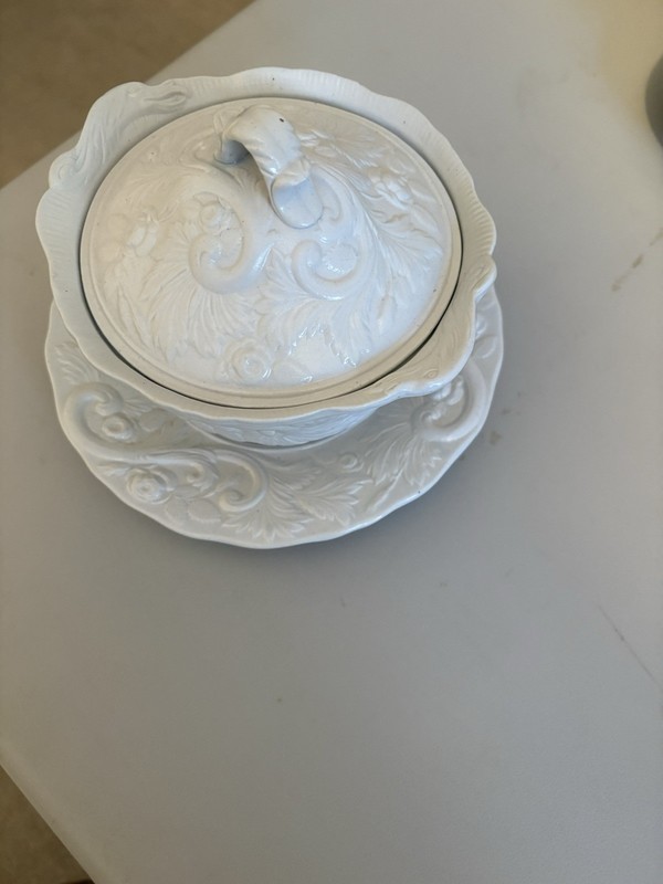 Rosenthal “Sanssouci White” Porcelain Covered Soup Tureen Matching Under Plate ￼