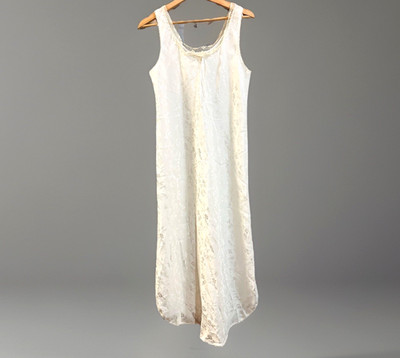 Vintage Intimate Style Nightgown Sz M/L Ivory Floral Lace Satin Cottage Dainty