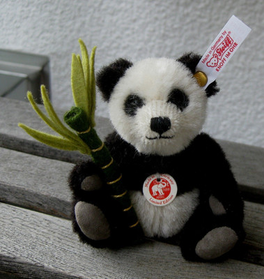 Steiff 037313 Teddybär Panda mit Bambus Ornament 10 cm 2008 Alpaca schw-wss TOPP