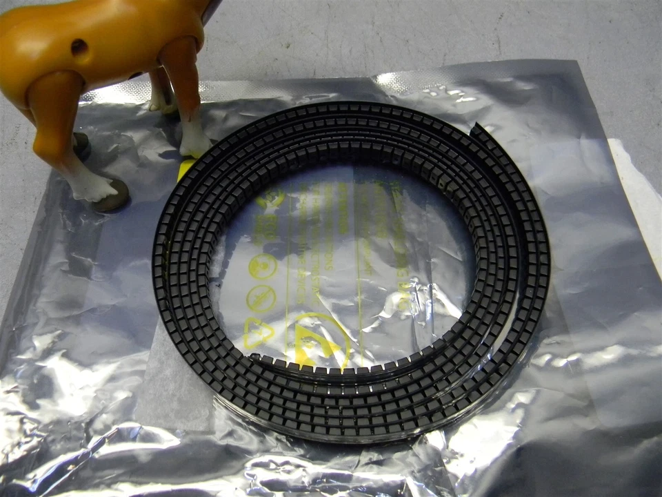 Taiwan Semiconductor 821-SK320AR3G Schottky Diodes Rectifiers 3A 200V Lot of 440 - Image 3 of 4