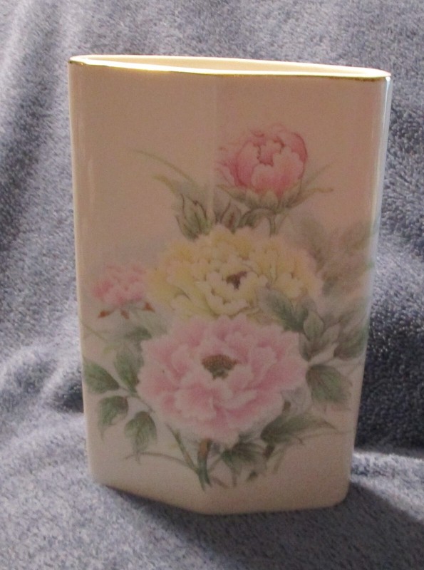 Vintage ROYAL PEONY JAPAN VASE GOLD RIMMED PINK YELLOW AND WHITE PEONIES