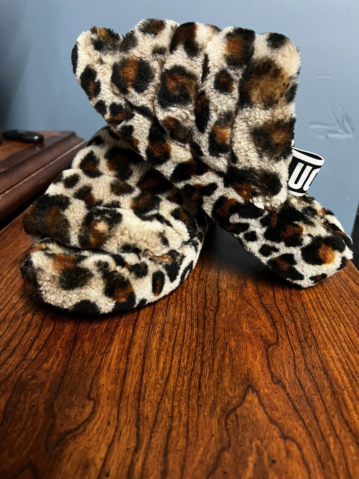Sandalo Ugg Fluff YEA slide spotty nero leopardato comford taglia 6