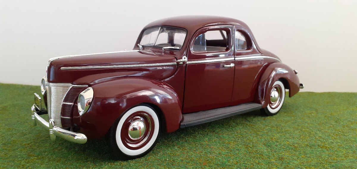 FORD DELUXE COUPE 1940 1/18 AMERICAN MUSCLE ERTL 7936