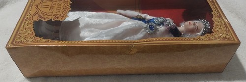 70th Anniversary Queens Platinum Jubilee 2022 Queen Elizabeth II Doll not Mattel - Picture 3 of 6