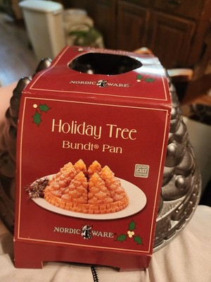 Nordic Ware Holiday Tree Bundt Cake Pan Mold Christmas Tree Cast Aluminum 10 Cup