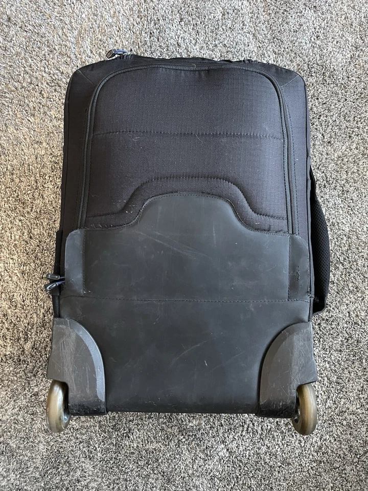 Think Tank Airport Takeoff Roller/Backpack Hybrid Camera Bag Black - Image 4 of 4