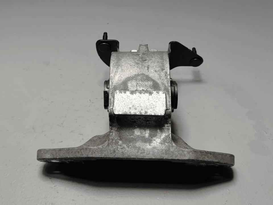 Оригинальный изолятор левого крепления автоматической коробки передач 2019-2025 Toyota RAV4 гибридный полный привод - Изображение 2 из 4