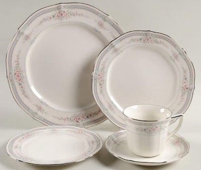 Noritake Rothchild 7293 Bone China Discontinued 5pc Place Setting slightly used