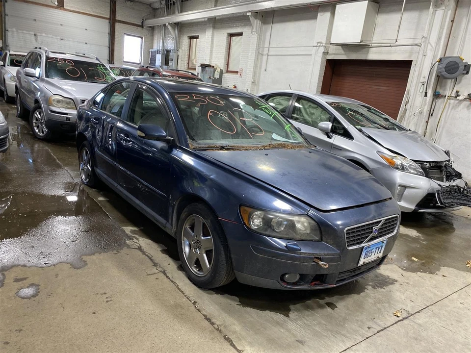 RADIATOR Volvo S40 C30 C70 V50 2004 04 2005 05 2006 06 2007 07 08 09 10 1380351 Foto 3 de 4