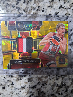 2025-26 Panini Select EuroLeague Sasha Vezenkov Select Threads Gold Prizm /10