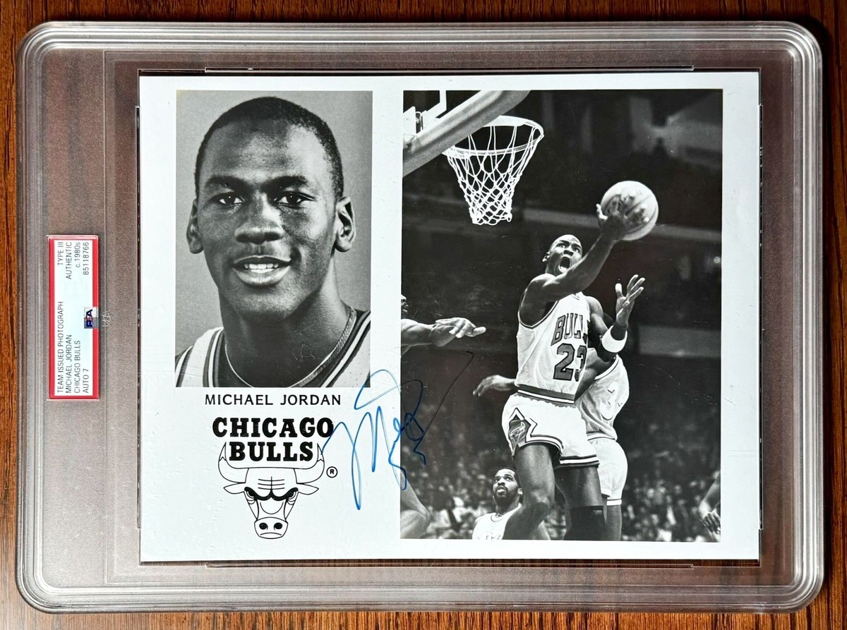 MICHAEL JORDAN SIGNED 1980s Chicago Bulls Team Issued Type 3 Photo