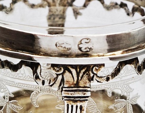 18TH CENTURY CONTINENTAL SOLID SILVER SUGAR CASTER - Possibly ITALIAN STATES - Picture 7 of 12