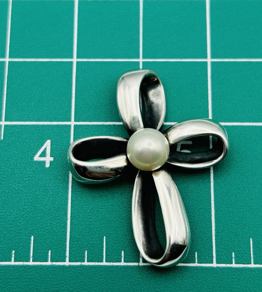 Colgante Cruz Perla Cinta Retorcida Plata Esterlina 925 Retirado James Avery Foto 4 de 4