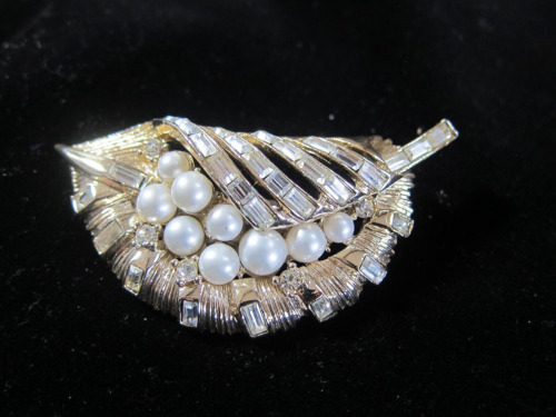 Vintage pearl brooch mcm - Gem