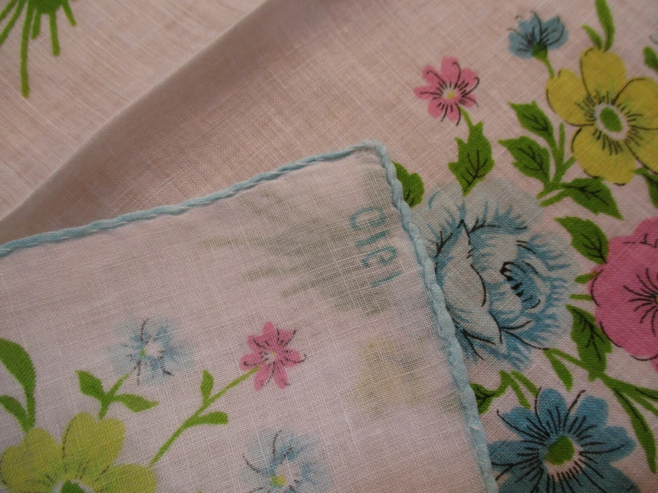 Vintage GIGI Pañuelo de Lino Blanco Colorido Ramo Floral en Esquinas Enrollado a Mano Foto 4 de 4