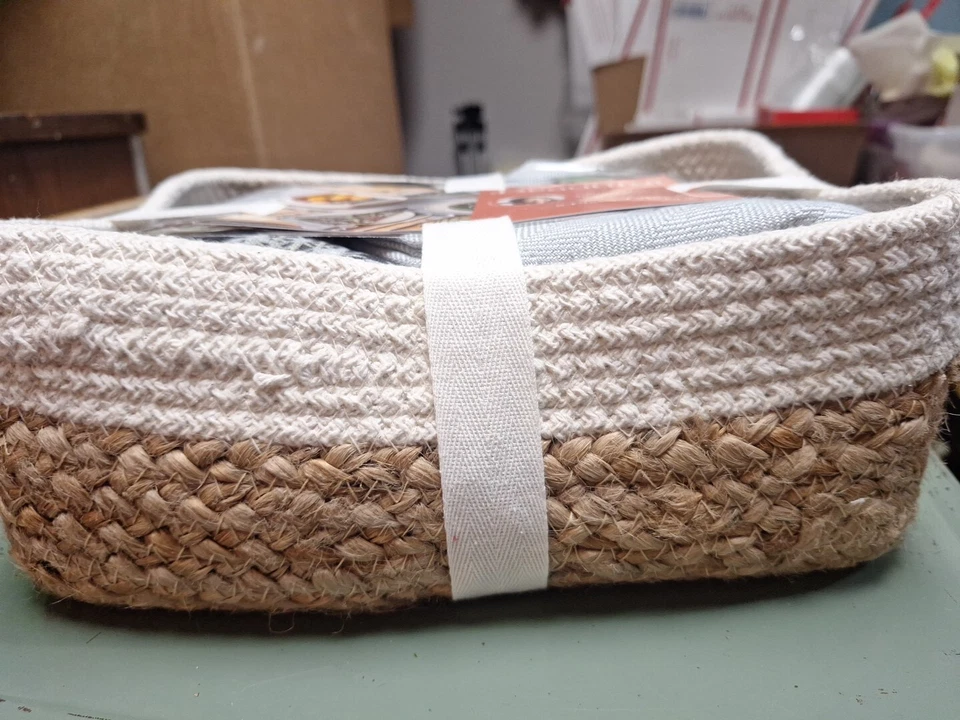 Hermoso Juego de Mesa Corredor 8 Piezas 6 Servilletas Drew Barrymore Cesta Gris + Floral Foto 4 de 4