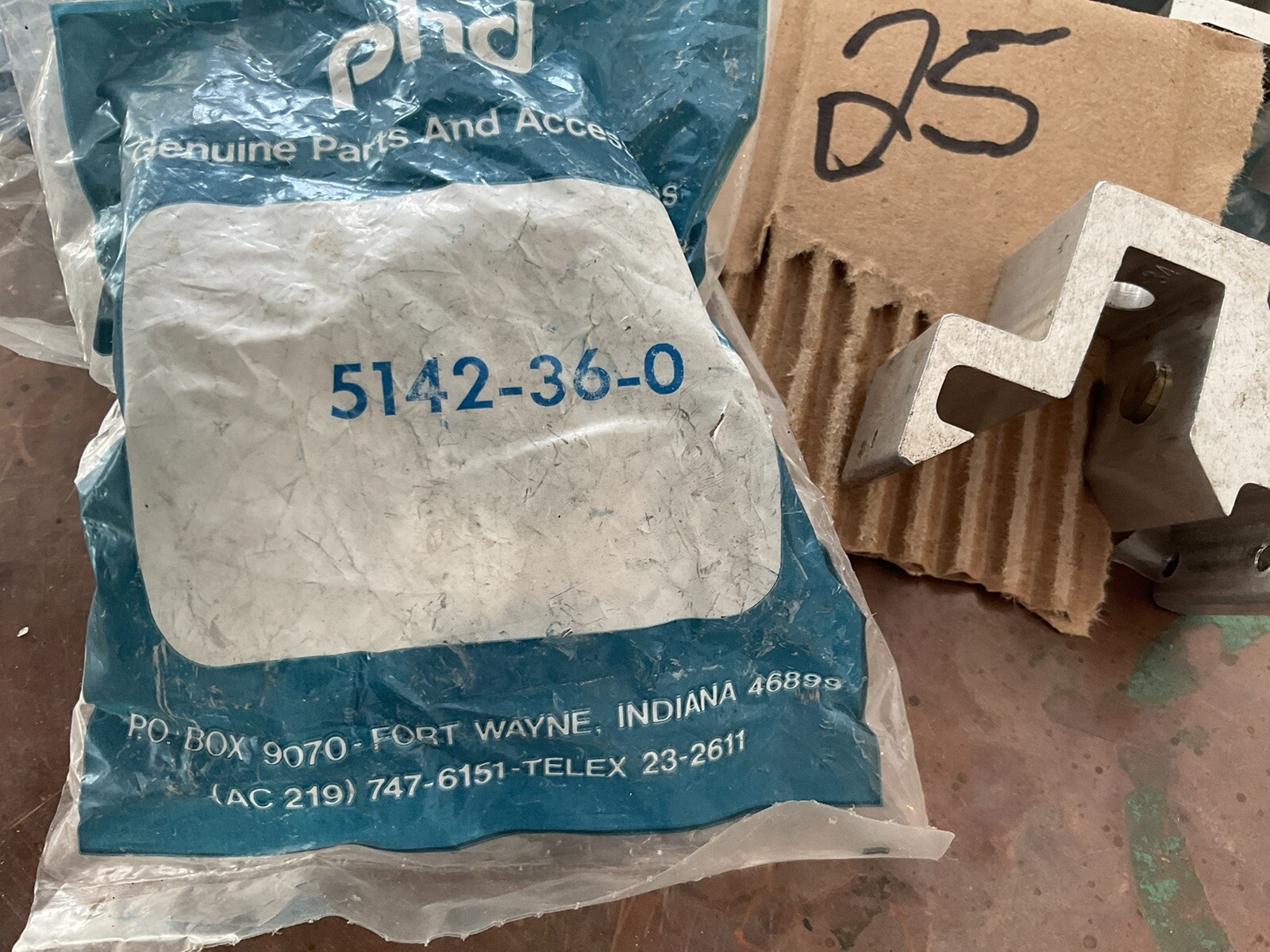 NOS (lot of 25) phd Genuine Parts and Accessories Bracket Assembly 5142